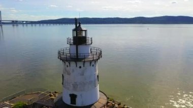 Tarrytown Light (ayrıca Kingsland Point Light ve Sleepy Hollow Light olarak da bilinir), Amerika Birleşik Devletleri 'nin New York eyaletinin Sleepy Hollow şehrinde Hudson Nehri' nin doğu yakasında yer alan bir deniz feneridir..