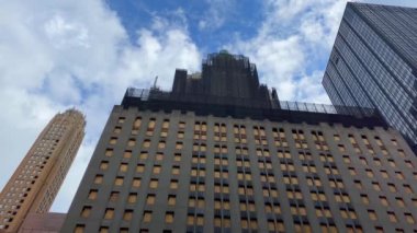 Bu video, New York 'taki tarihi Waldorf Oteli' nin 2017 'den bu yana 1 milyar dolarlık tadilat altındaki görüntülerini gösteriyor..  