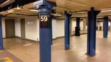 This video shows a subway station stop in New York City.