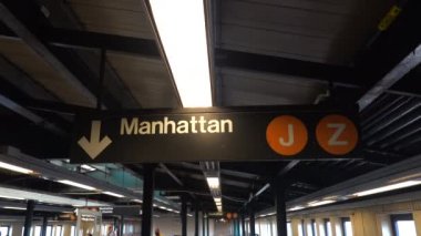 This video shows a subway station stop in New York City.