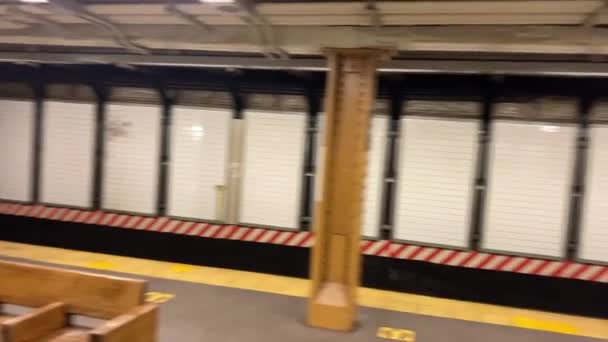 Цьому Відео Показано Поїзд Метро Різні Зупинки Прямують Манхеттена Під — стокове відео