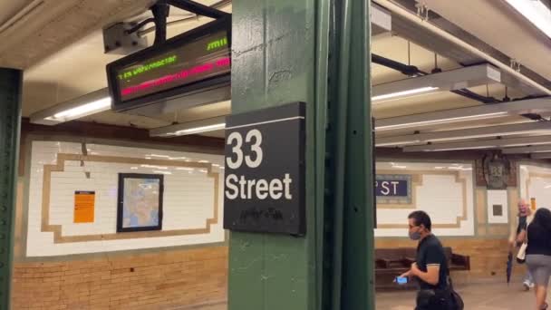 Цьому Відео Показано Поїзд Метро Різні Зупинки Прямують Манхеттена Під — стокове відео