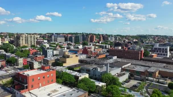 Video Shows Aerial Views Train Leaving Smith 9Th Street Train — Vídeos de Stock