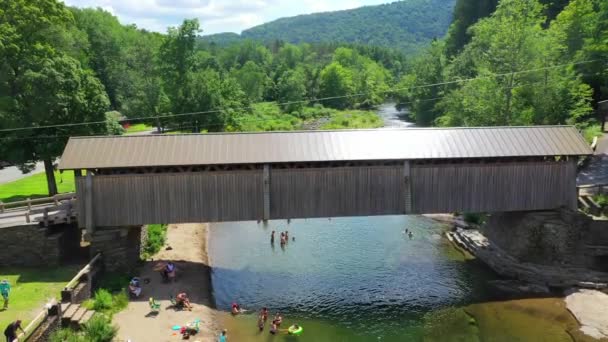 Este Vídeo Mostra Uma Famosa Ponte Cobertura Beaverkill Nas Catskills — Vídeo de Stock