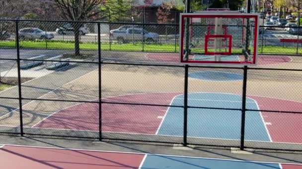 Відео Показує Вид Порожнього Баскетбольного Майданчика Обоймами Видаленими Під Час — стокове відео