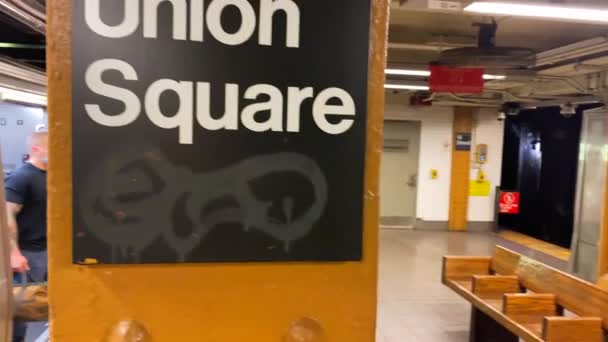 Video Shows Subway Station Stop New York City — Stok video