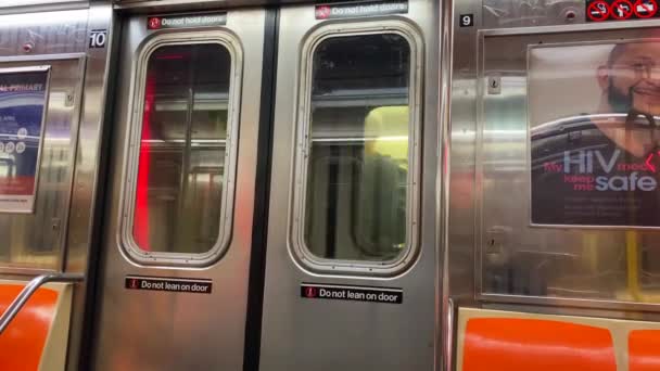 Video Shows Subway Train Different Stops Heading Manhattan Covid Summer — Vídeo de stock