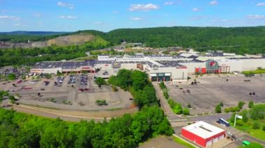Palisades Center in West Nyack, New York is the second-largest shopping mall in the New York metropolitan area, the eighth-largest in the United States by total area, and the sixth-largest by gross leasable space.  