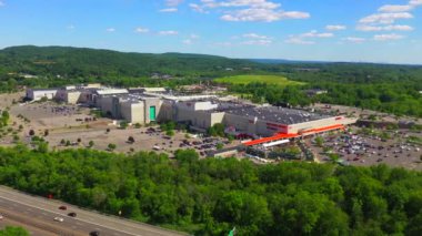 Palisades Center in West Nyack, New York is the second-largest shopping mall in the New York metropolitan area, the eighth-largest in the United States by total area, and the sixth-largest by gross leasable space.  