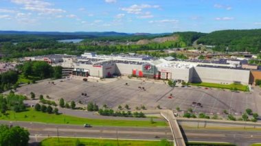 Palisades Center in West Nyack, New York is the second-largest shopping mall in the New York metropolitan area, the eighth-largest in the United States by total area, and the sixth-largest by gross leasable space.  