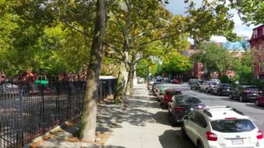 Brooklyn, New York 'un en kalabalık ilçesidir ve 2017 yılında 2.648.771 kişi yaşadığı tahmin edilmektedir..  