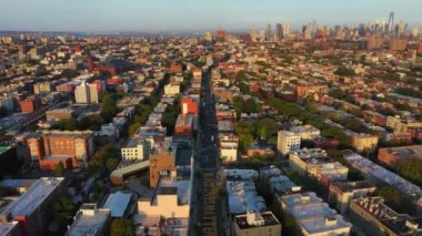 Bu hava görüntüsü, Brooklyn, New York 'ta Fulton Caddesi' ndeki Siyahların Yaşamları Önemi Duvar resminin kuş bakışı görüntüsünü gösteriyor..   