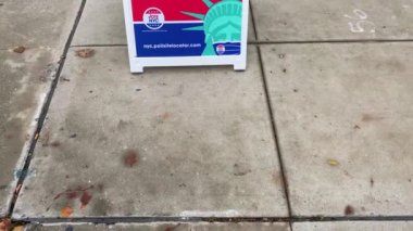 This video shows an early voting sign at a polling site. 