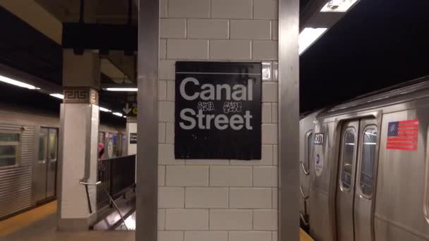 Video Shows Subway Station Stop New York City — Video Stock