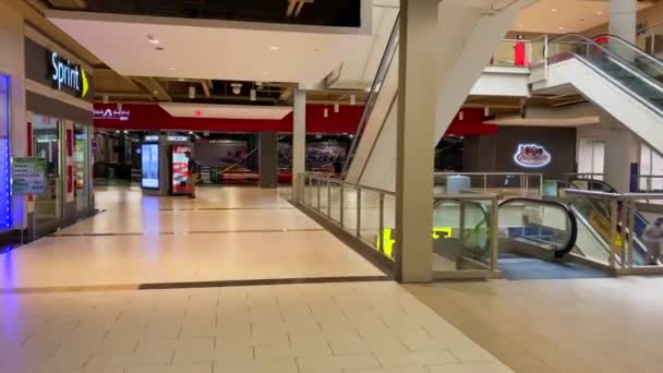 Video Shows Views Autobahn Indoor Racing Palisades Mall Covid Autobahn — стоковое видео