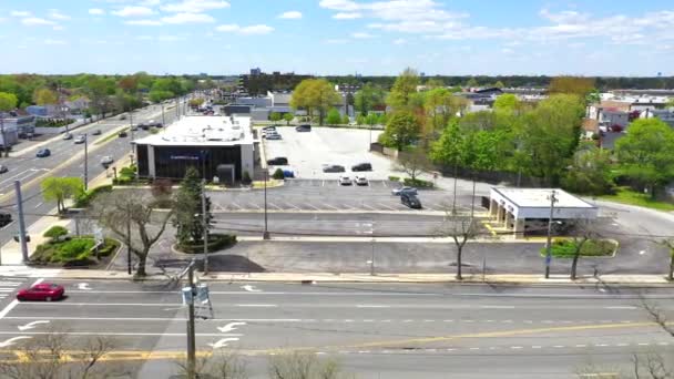 Yerel Capital One Bank Şubesinin Hava Görüntüsü — Stok video