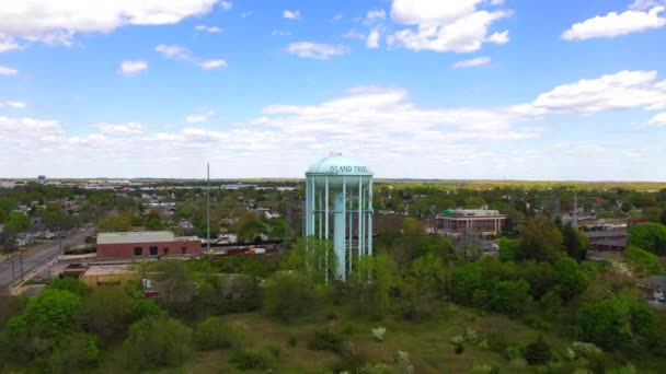 Dit Een Luchtfoto Van Een Watertoren Levittown Watertoren Een Verhoogde — Stockvideo
