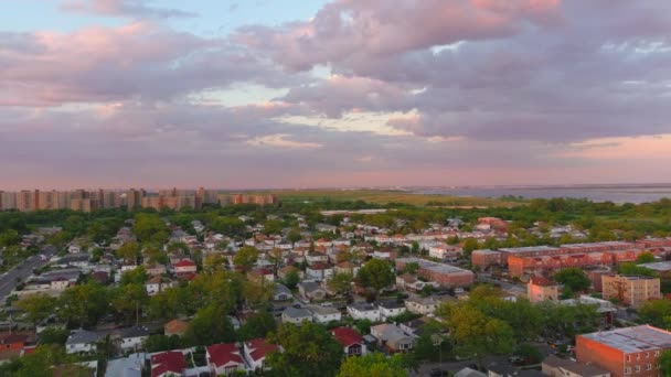 Diese Luftaufnahme Eines Viertels Canarsie Und East New York Brooklyn — Stockvideo