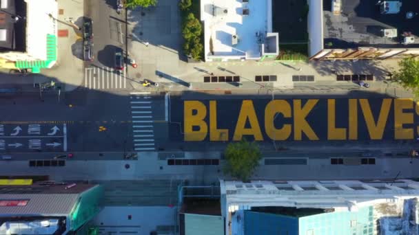 Este Video Aéreo Muestra Una Vista Panorámica Mural Black Lives — Vídeos de Stock