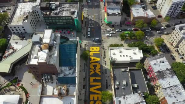Denna Antenn Video Visar Naturskön Fågelperspektiv Black Lives Matter Mural — Stockvideo