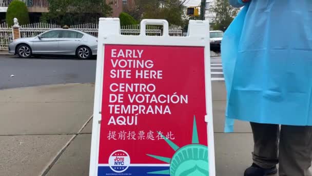 Video Shows Early Voting Sign Polling Site — Video Stock