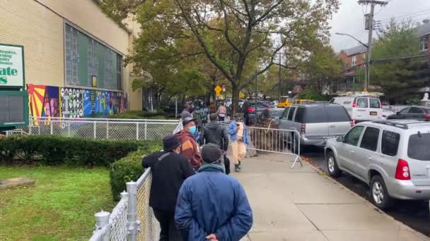 Video Shows Line African American People Coming Out Early Vote — Stock videók