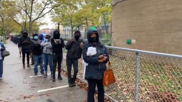 Video Shows Line African American People Coming Out Early Vote — Video Stock