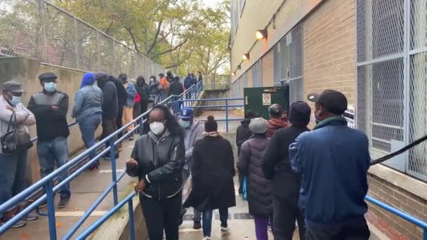 Video Shows Line African American People Coming Out Early Vote — Stockvideo