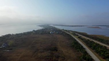 Long Island 'daki Gilgo Sahili yakınlarındaki körfezdeki teknelerin hava görüntüsü.. 