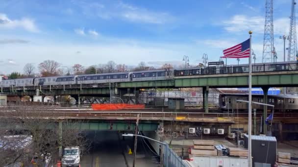 这段录像展示了百老汇交汇处火车站的景观 百老汇交叉口是一座纽约 从车站数量来看 纽约市地铁是世界上最大的快速交通系统 — 图库视频影像