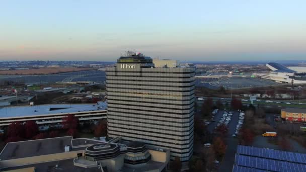 Egy Légi Felvétel Hilton Hotelről Meadowlandsben New Jerseyben Hilton Hotel — Stock videók