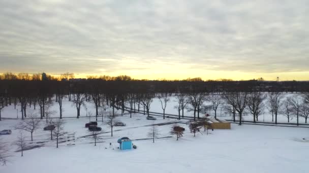 Αυτό Βίντεο Δείχνει Μια Εναέρια Άποψη Ενός Χιονισμένου Πάρκου Στο — Αρχείο Βίντεο