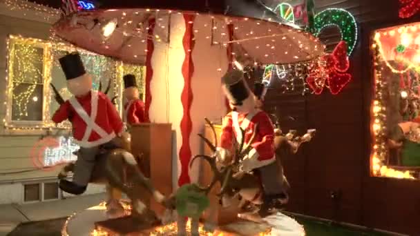 这段视频展示了卡纳西 布鲁克林著名的Seddio圣诞别墅 它已经陈列了50多年了 — 图库视频影像