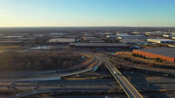 这段视频展示了新泽西州普林斯顿的1号线和公路交汇处的航景 — 图库视频影像