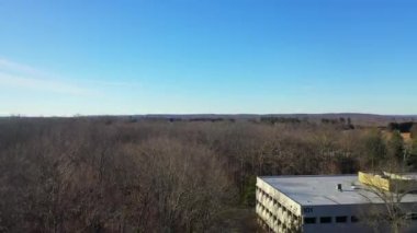Bu video Princeton, New Jersey 'deki otoyol kavşağının ve birinci güzergahın hava görüntülerini gösteriyor.. 