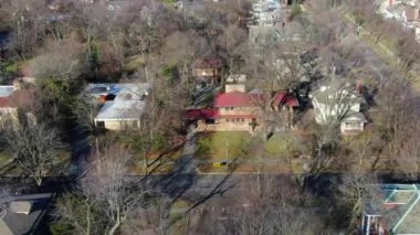 Bu, Oak Park, Illinois 'deki tek bir aile evinin havadan çekilmiş görüntüsü. Oak Park Chicago 'nun birçok banliyösünden biridir..