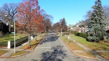 Bu, Oak Park civarındaki tek aile evlerinin hava görüntüsü. Oak Park, Chicago, Illinois 'in batı yakasına komşu bir köydür. Oak Park sanat bölgesi, çeşitlilik ve harika okullarıyla tanınır..  
