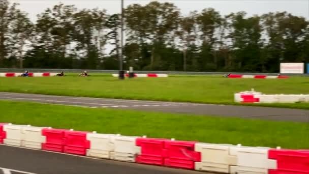 Este Vídeo Mostra Visualizações Pilotos Adolescentes Competindo Série Corrida Kart — Vídeo de Stock