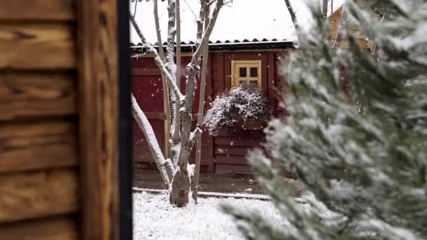 Spectaculaire Esthetische Beeld Gemaakt Door Sneeuwval Winterlandschap Met Klassiek Houten — Stockvideo
