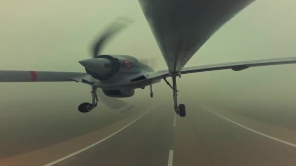 Baykar Bayraktar Tb2 Drone Fuerza Aérea Turca Pista Aeroportuaria Tiempo — Vídeo de stock