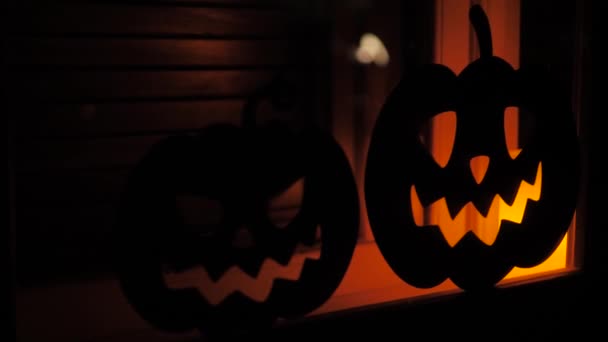 Halloween Pumpa Med Ljus Natten Skrämmande Pumpa Med Vassa Tänder — Stockvideo