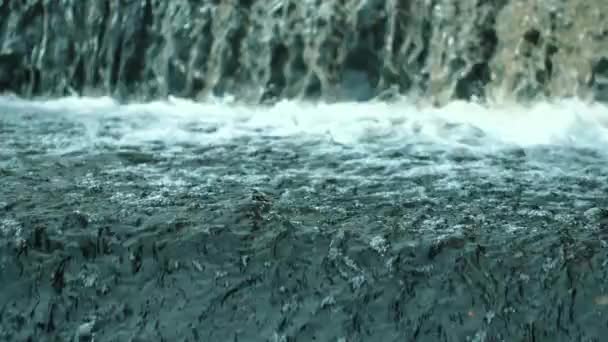 Nehrin Karanlık Suları Sonbahar Yağmurunun Karanlık Suları Nehirleri Sular Altında — Stok video