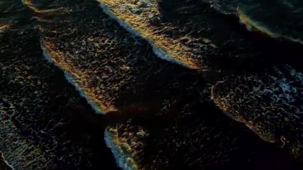 Ciemna Woda Morska Jesienią Skaliste Wybrzeże Oceanu Spokojnego Fale Morskiej — Wideo stockowe