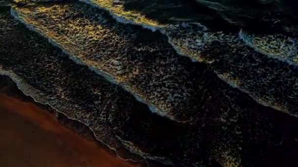 Темная Морская Вода Осенью Скалистое Побережье Тихого Океана Волны Морской — стоковое видео