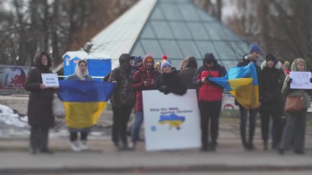 Manifesti Protesta Contro Attacco Russo All Ucraina All Ambasciata Russa — Video Stock