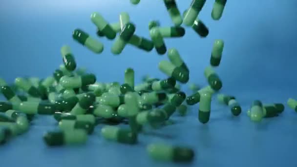 Green Medicine Capsules Fall Blue Background Waterfall Medicinal Capsules Medical — Vídeos de Stock