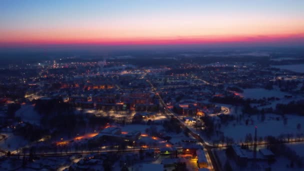 Terbang Atas Kota Diterangi Oleh Suar Matahari Terbenam Lampu Lentera — Stok Video