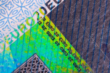 20 Euro 'luk banknot. Avro parası makro yakın plan. Avrupa Birliği 'nin 20 avroluk nominal değeri olan avro nakdi hakkında ayrı bilgi. Finansal özgürlük kavramı için tasarruf.