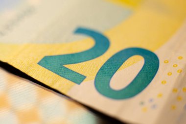 20 Euro 'luk banknot. Avro parası makro yakın plan. Avrupa Birliği 'nin 20 avroluk nominal değeri olan avro nakdi hakkında ayrı bilgi. Finansal özgürlük kavramı için tasarruf.