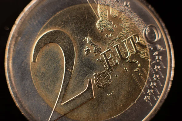 Detailní Záběr Dvoueurové Mince Detailní Záběr Dvou Euromincí Stole Euromince — Stock fotografie